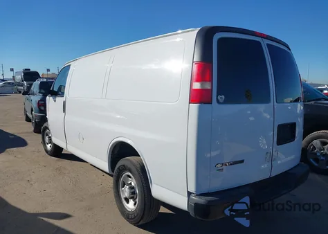 2017 Chevrolet Express 2500 Work Van z USA, uszkodzony, nr VIN 1GCWGAFG8H1350580